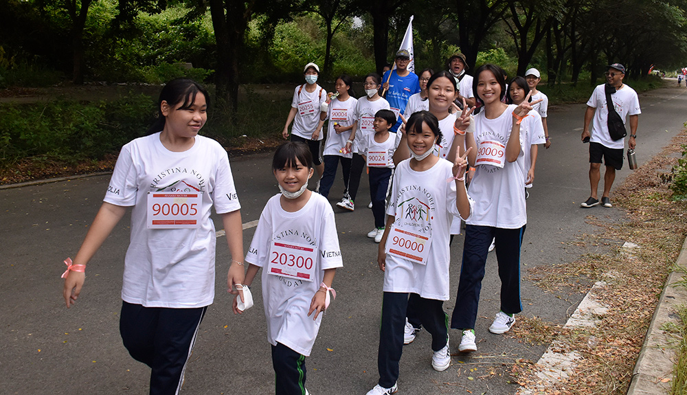 2.-CNCF-children-walking
